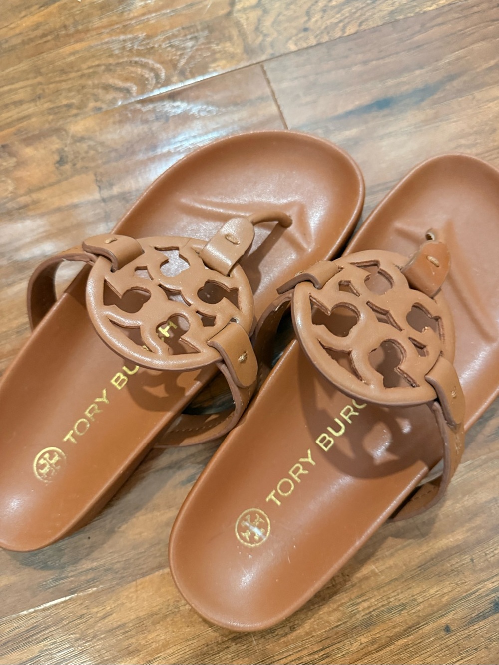 Tory Burch Leather Logo Thong Sandals in Chestnut Brown - Picture 2 of 3